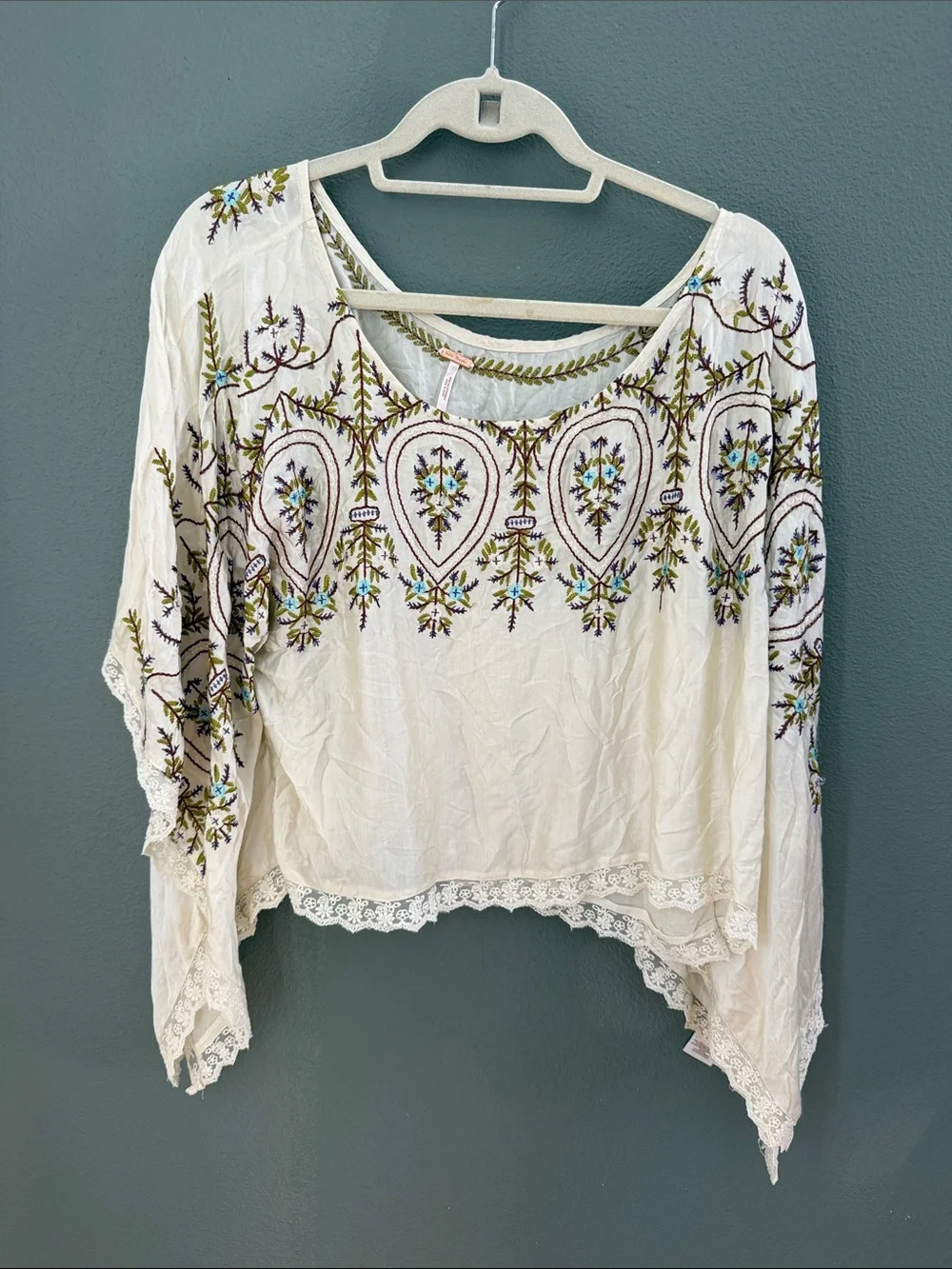 Free People Ivory Floral Satin Poncho Blouse Embroidered Sz M VTG